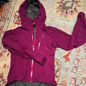 Arc’teryx raincoat, S